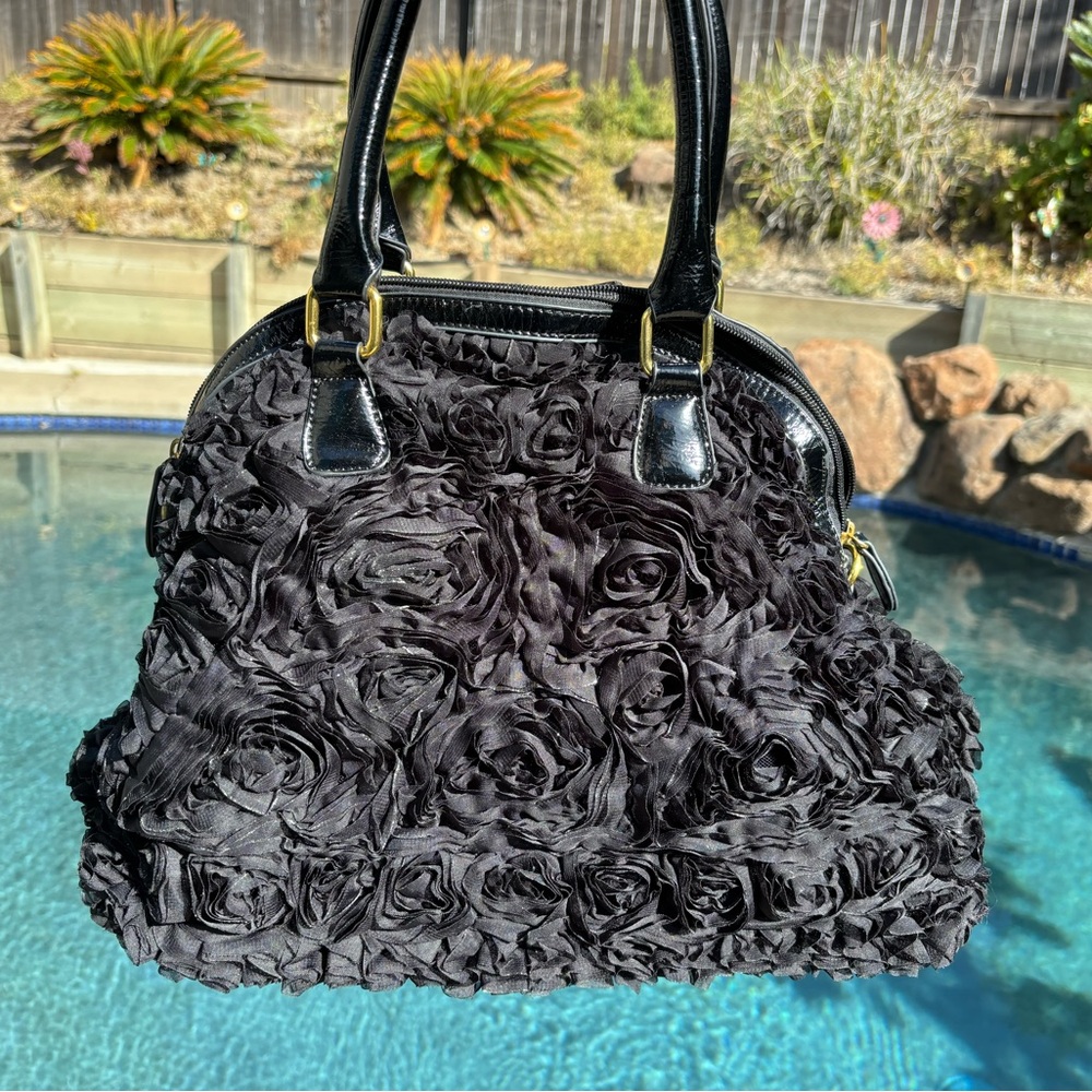 Purse beautiful unique party and dressy.